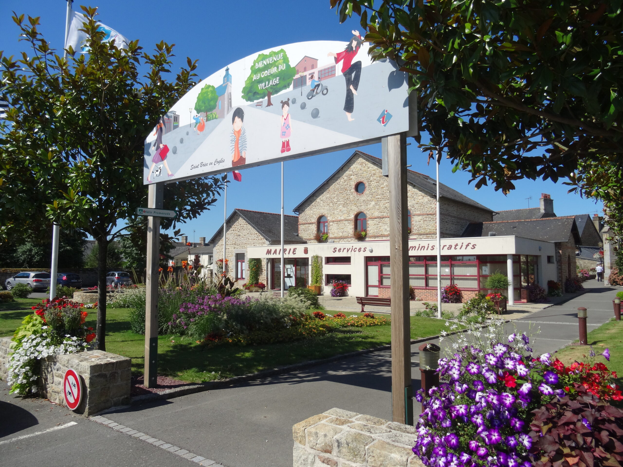 Village fleuri de Saint-Brice-en-Coglès ©OT CMB